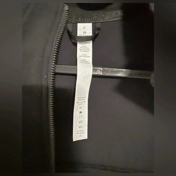 Lululemon size 6 black zip up stretchy bomber jacket with breathable mesh - Picture 5 of 6